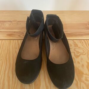 Clark’s black ankle strap flats size 10